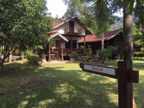 Rustic Chalet - Dahlia n Mawar at Sedim Vista